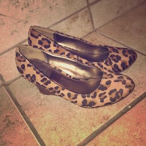 Leopard print wedges